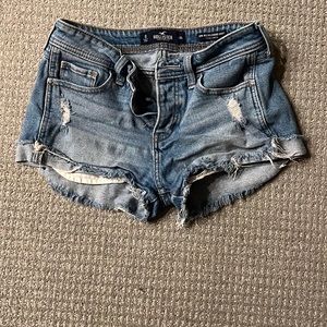 Hollister girls low rise boyfriend jean short, size 0, waist 24